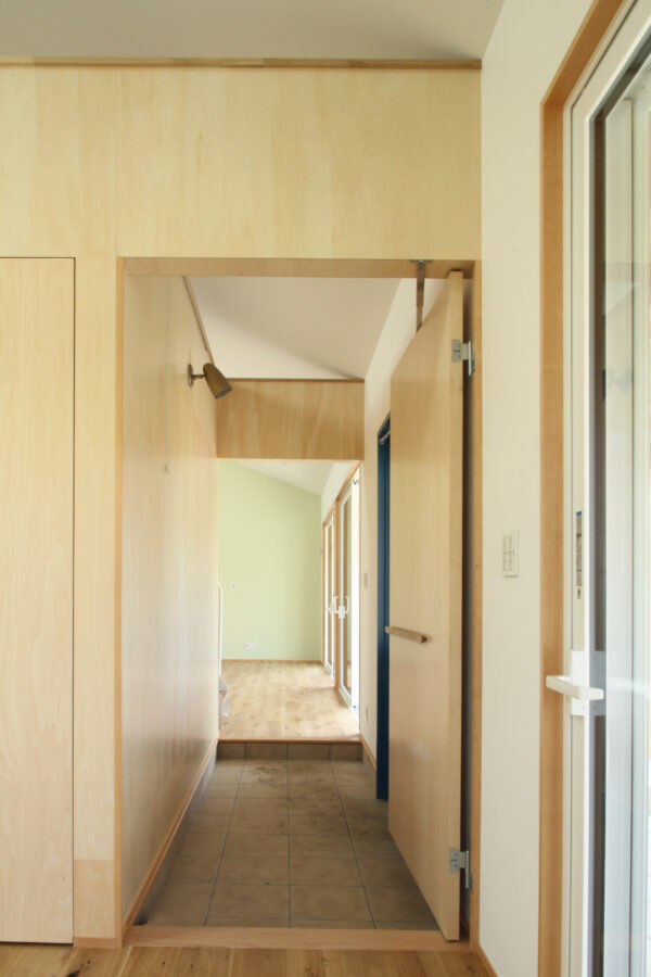 特注 シナ 収納戸 / 片開き戸 /スプルースガラス戸