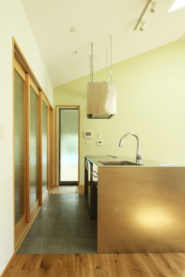 特注 シナ 収納戸 / 片開き戸 /スプルースガラス戸