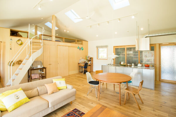 特注 シナ 収納戸 / 片開き戸 /スプルースガラス戸