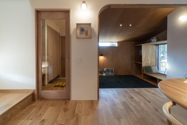 三重県｜設計士が自宅に選ぶ「DOAX」ガラス戸・開き戸・折れ戸