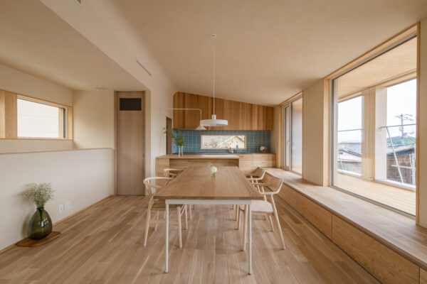 岡山県倉敷市｜オーク×ハイドアで魅せる「MUKUICHI」ガラス戸・引き戸・折れ戸