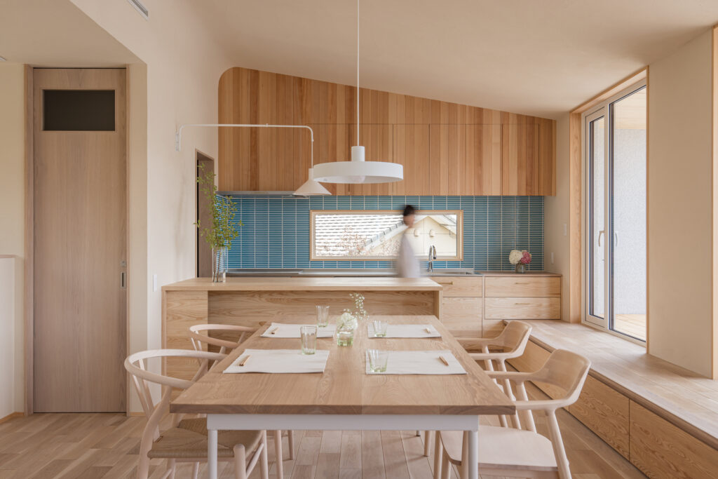 岡山県倉敷市｜オーク×ハイドアで魅せる「MUKUICHI」ガラス戸・引き戸・折れ戸