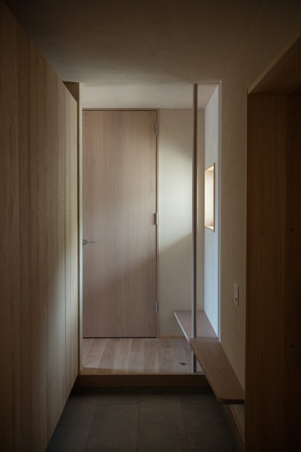 岡山県倉敷市｜オーク×ハイドアで魅せる「MUKUICHI」ガラス戸・引き戸・折れ戸