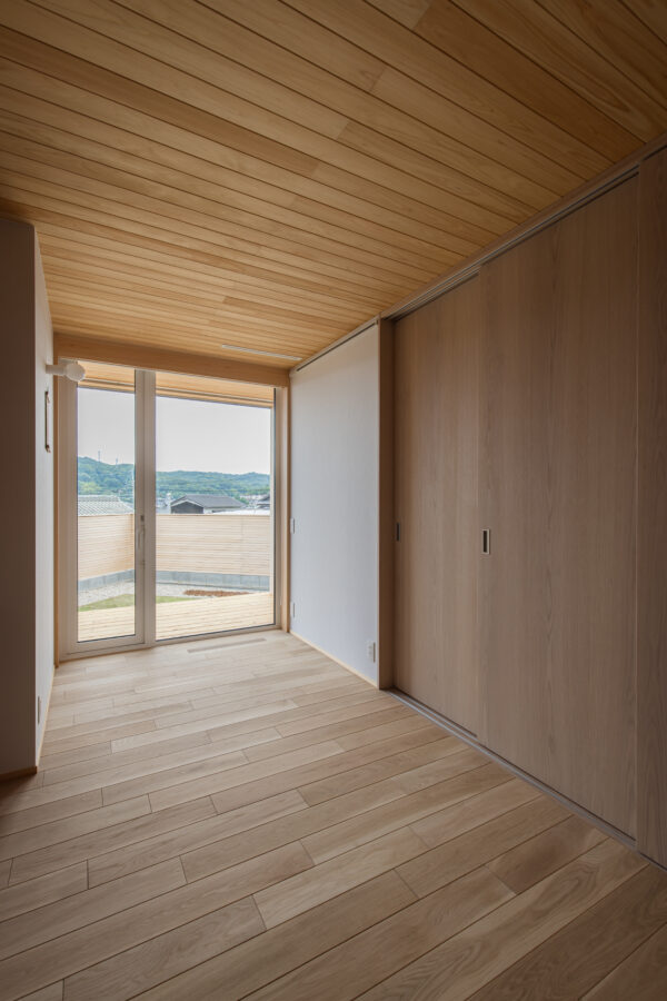 岡山県倉敷市｜オーク×ハイドアで魅せる「MUKUICHI」ガラス戸・引き戸・折れ戸