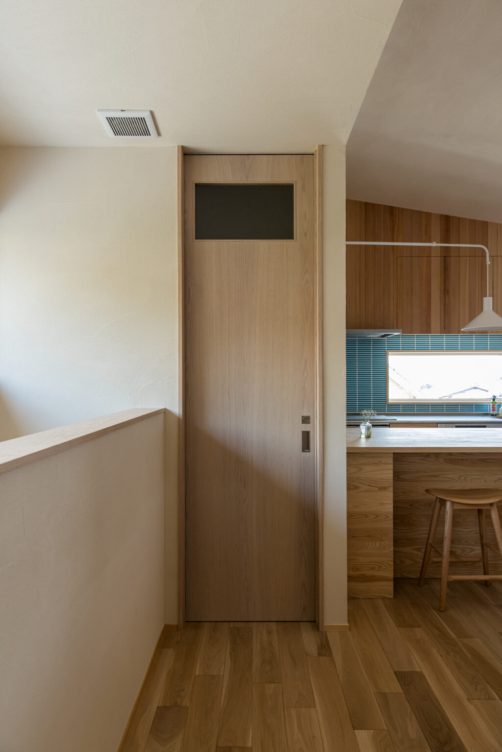 岡山県倉敷市｜オーク×ハイドアで魅せる「MUKUICHI」ガラス戸・引き戸・折れ戸