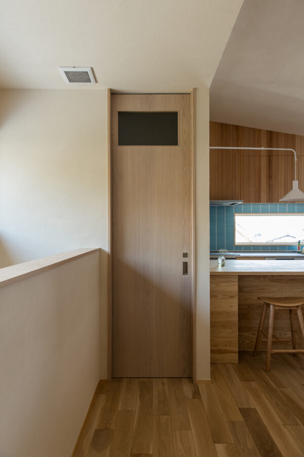 岡山県倉敷市｜オーク×ハイドアで魅せる「MUKUICHI」ガラス戸・引き戸・折れ戸