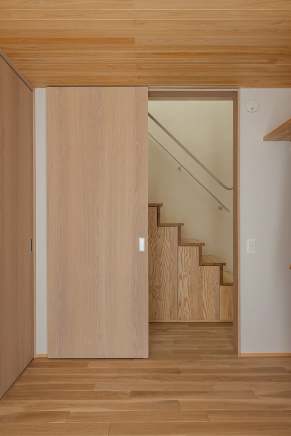 岡山県倉敷市｜オーク×ハイドアで魅せる「MUKUICHI」ガラス戸・引き戸・折れ戸