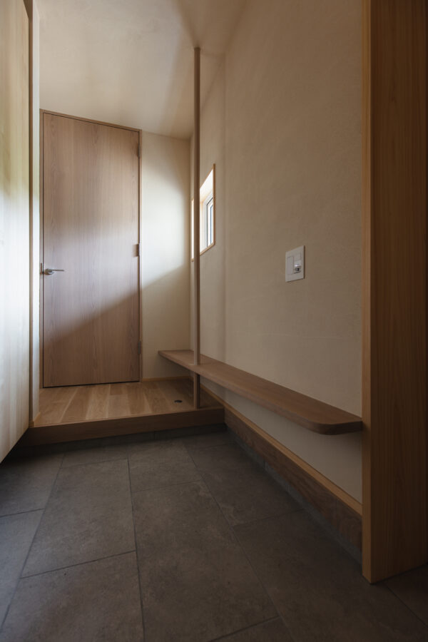 岡山県倉敷市｜オーク×ハイドアで魅せる「MUKUICHI」ガラス戸・引き戸・折れ戸