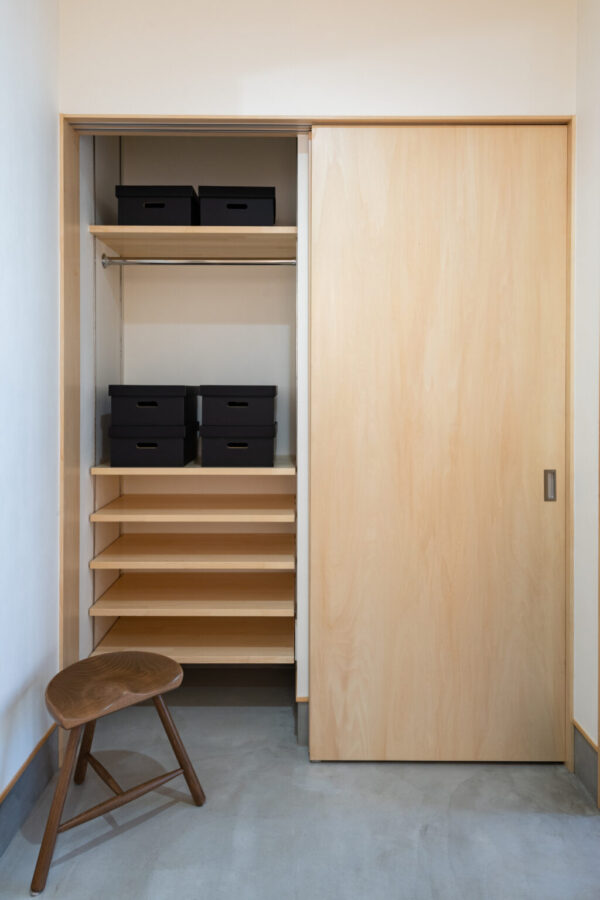 大分県|シナ材で魅せる普遍的な美しさ「DOAX」片引き戸