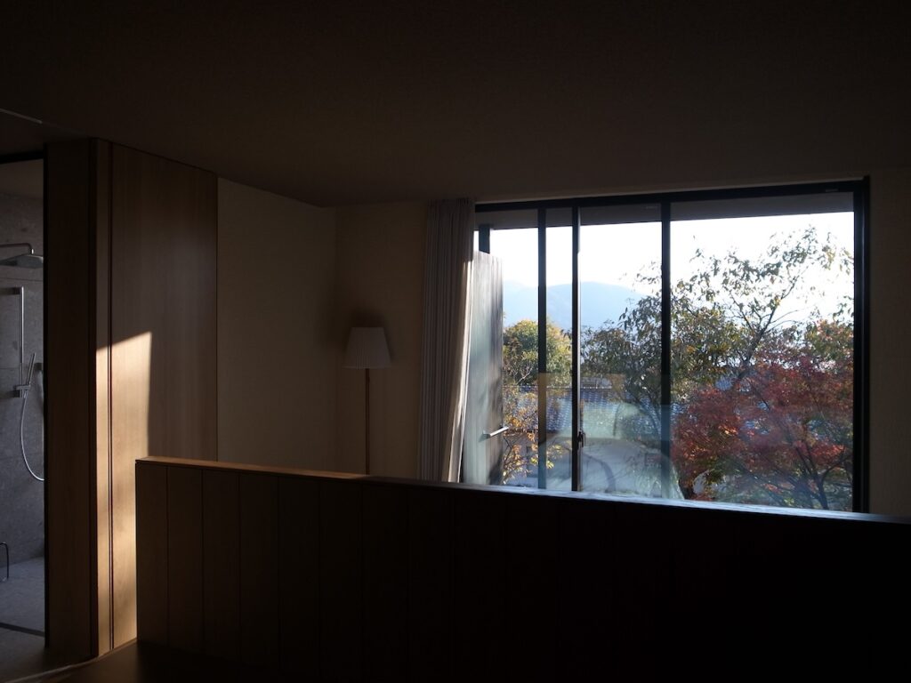 大分県｜ラグジュアリーな空間に溶け込む上質さ「MUKUICHI」オーク