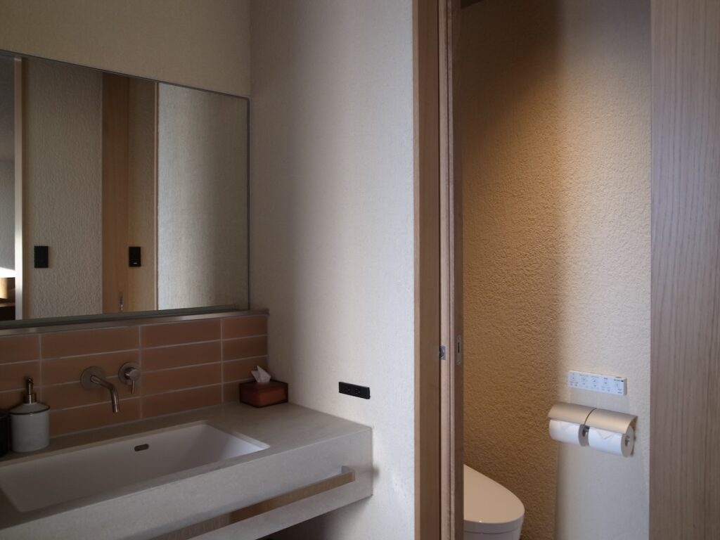 大分県｜ラグジュアリーな空間に溶け込む上質さ「MUKUICHI」オーク